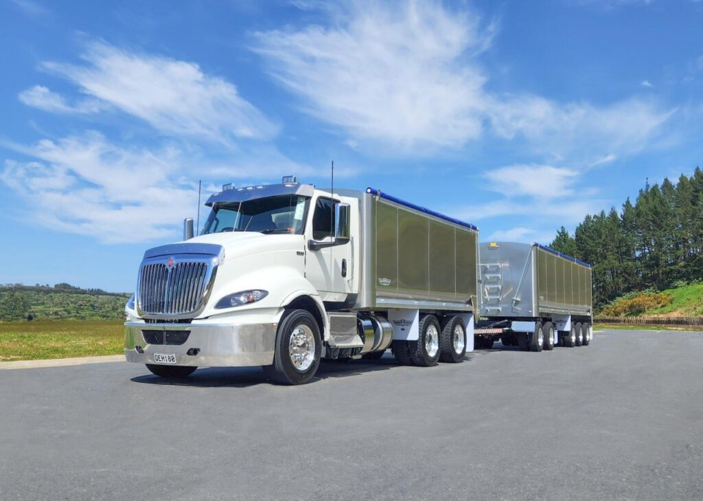 Heavy equipment transport trailers for efficient logistics